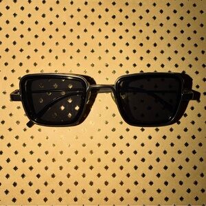 🆕 NEW Unisex UV400 Dark Grey and Black Sunglasses